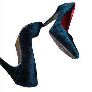 Hunter green velvet heels🎄